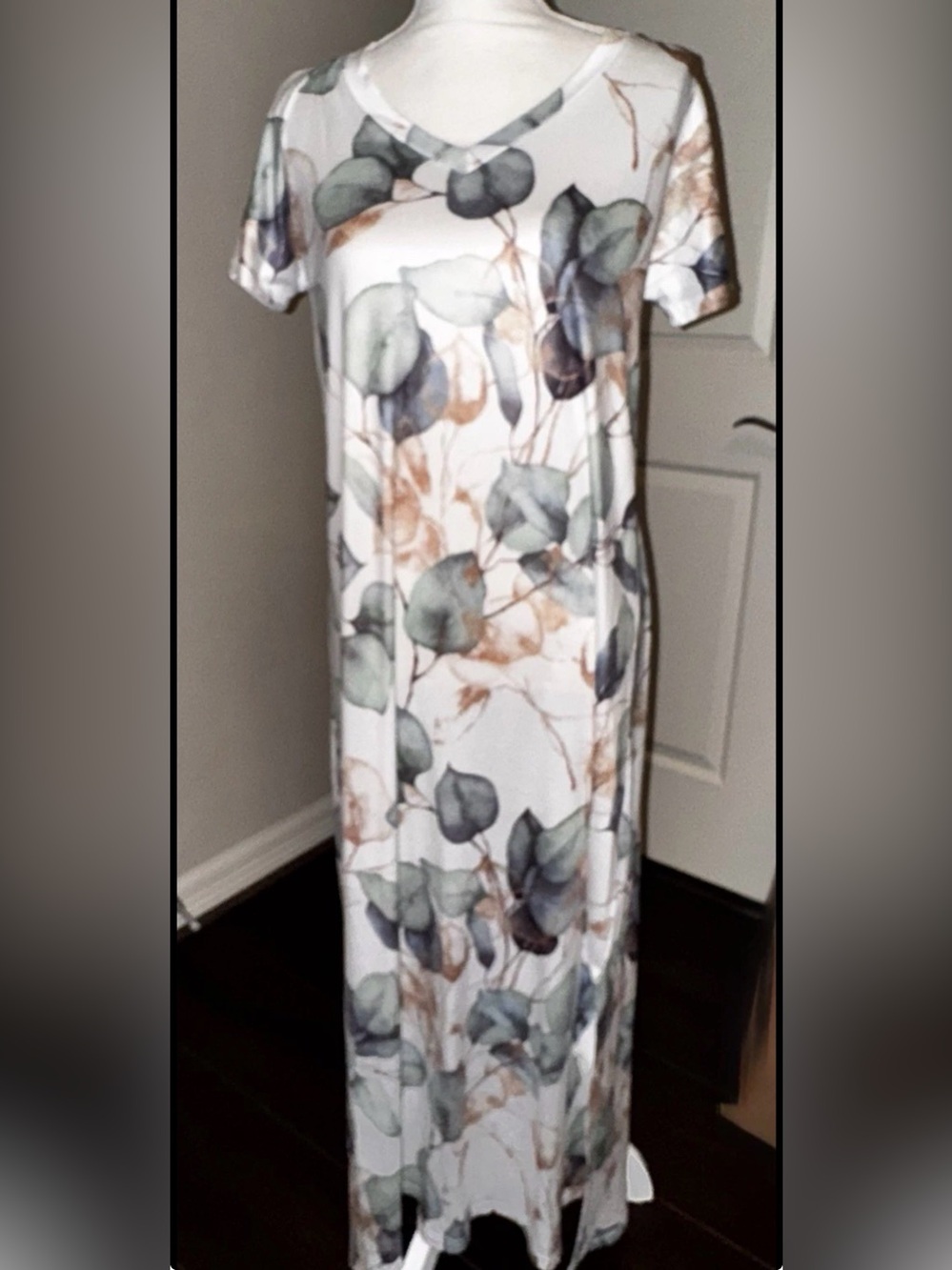 Exclusive Dress with Leaves Size Small New with Tags